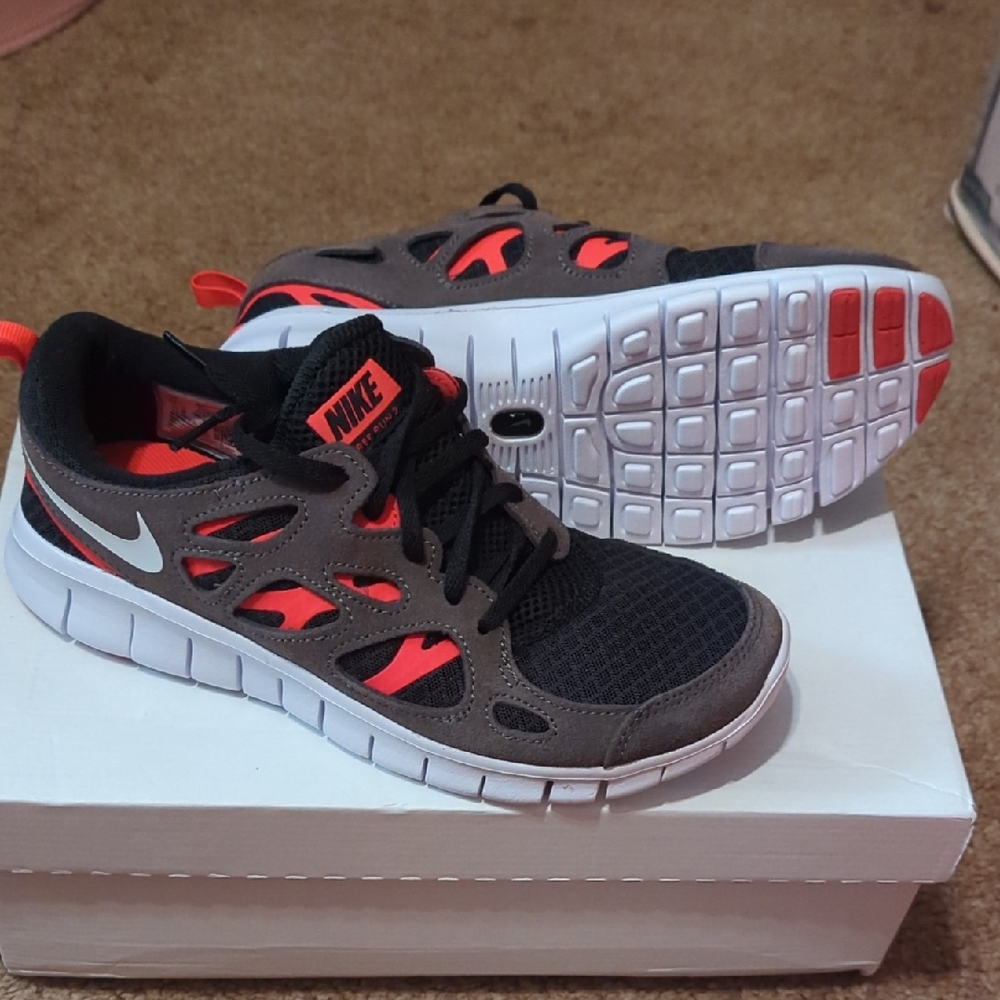 Nike Men's/Unisex Black & Coral Athletic Sneakers